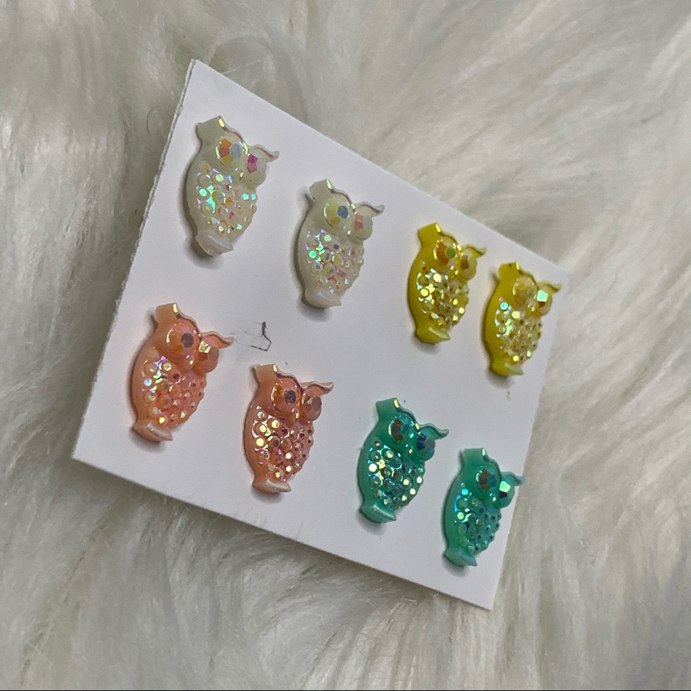 4 Iridescent Owl Plastic Stud Earrings Cute - Picture 5 of 8